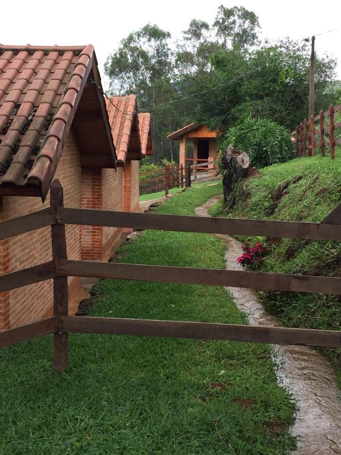 Chales Pedacim Du Ceu Bueno Brandão المظهر الخارجي الصورة